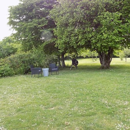Apartamento Vue Du Jardin Les Adjots Exterior foto