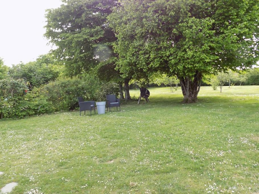 Apartamento Vue Du Jardin Les Adjots Exterior foto